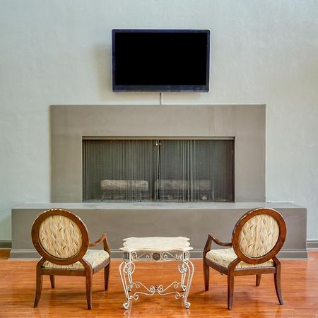 Oyo Hotel Tulsa I-44 Midtown ภายนอก รูปภาพ
