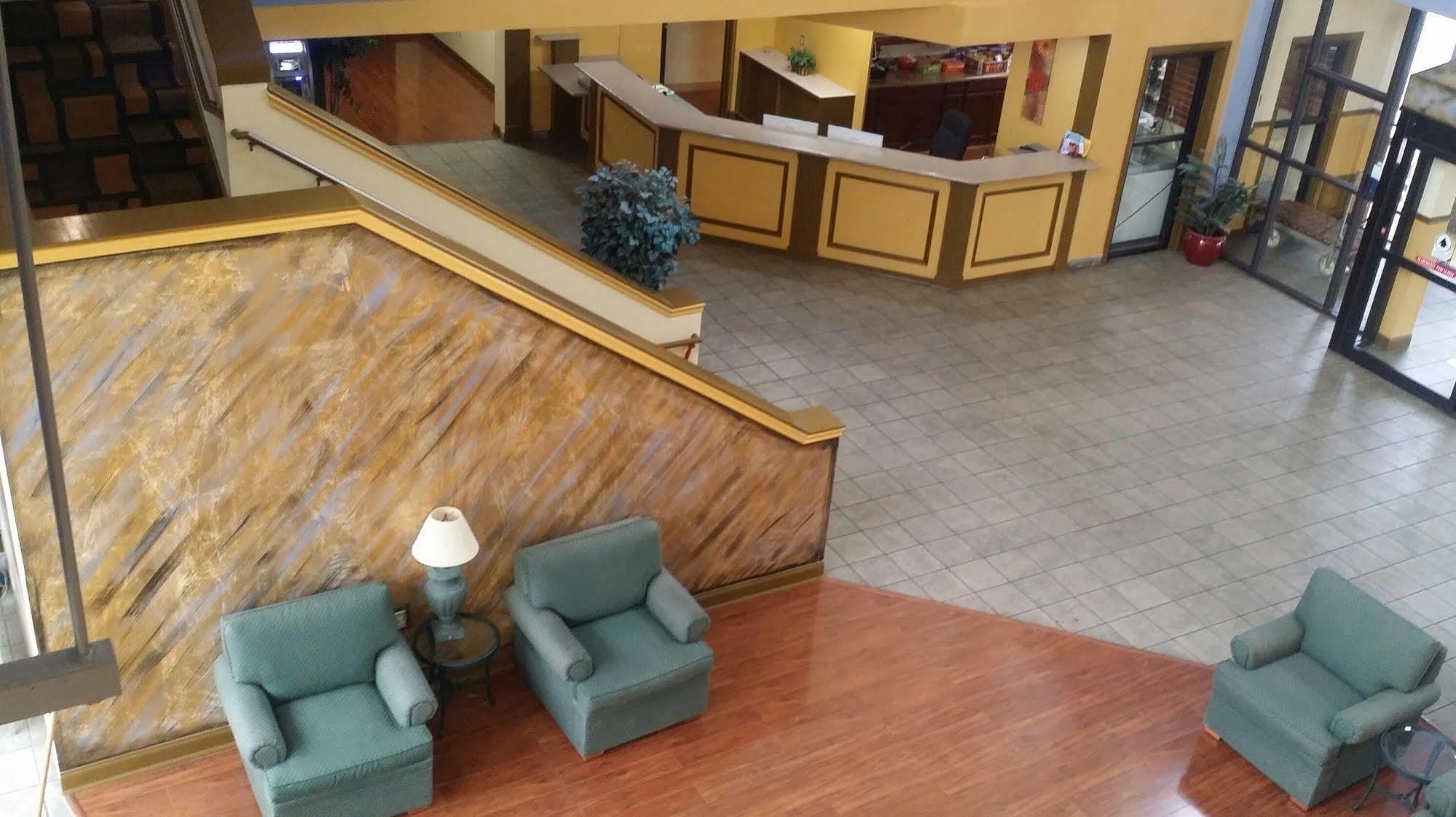 Oyo Hotel Tulsa I-44 Midtown ภายนอก รูปภาพ
