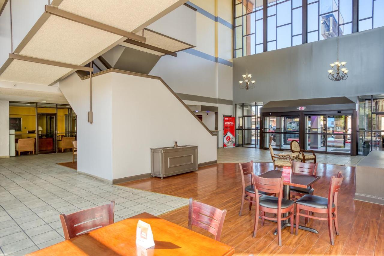 Oyo Hotel Tulsa I-44 Midtown ภายนอก รูปภาพ
