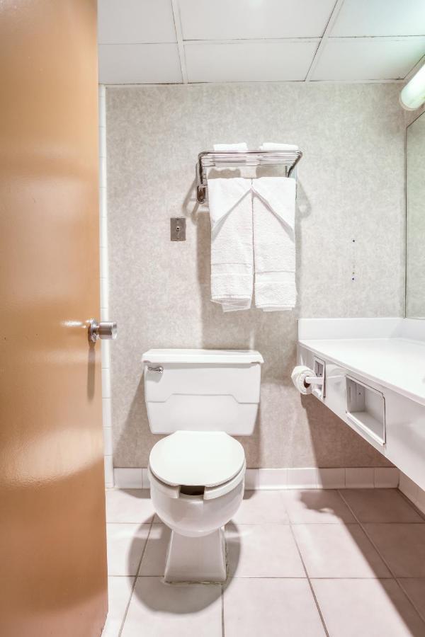 Oyo Hotel Tulsa I-44 Midtown ภายนอก รูปภาพ